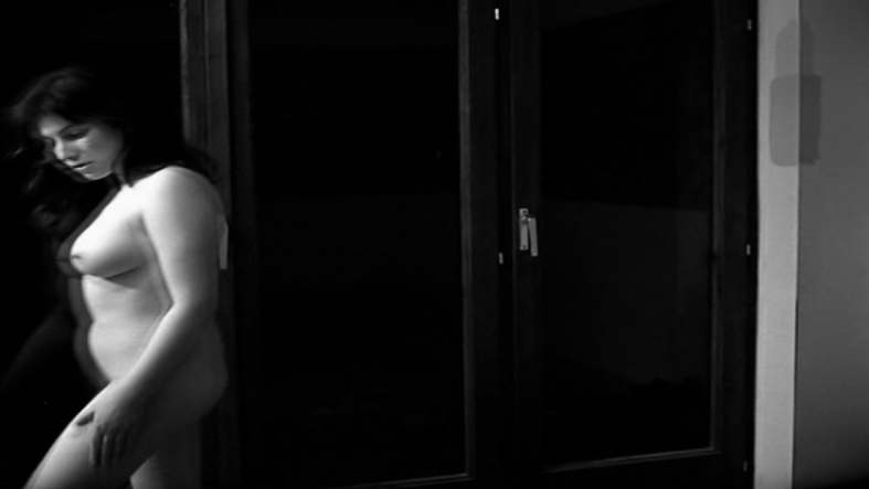 Chantal Akerman in einem kurzen Rock 76