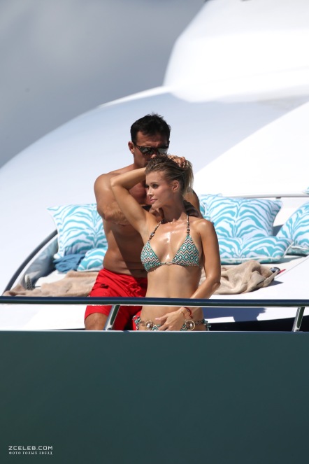 Joanna Krupa Fotoblitze zwischen den Beinen 93