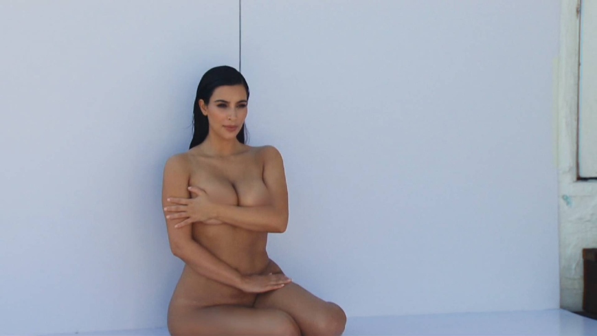 Kim Kardashian West nackte Brüste